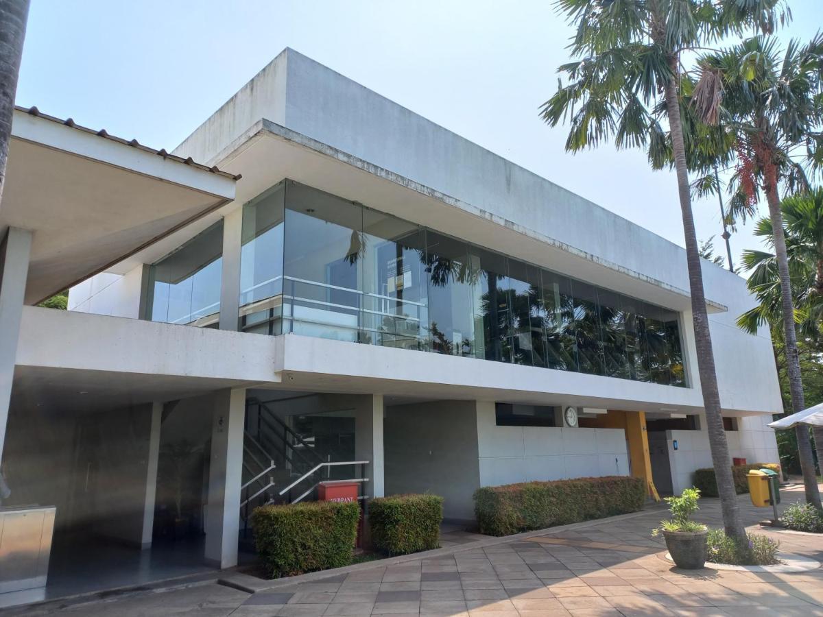 Aero Room Tangerang Exteriör bild
